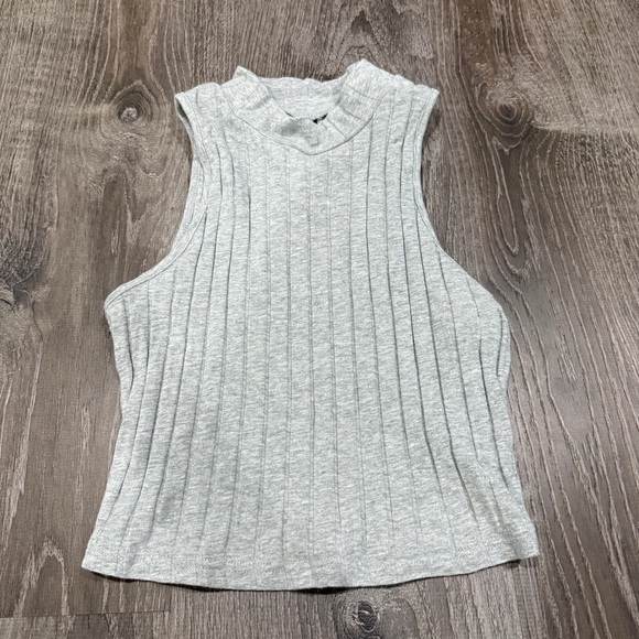 Bundle of 3 SHEIN Ribbed High Neck Cropped Tank Tops - Picture 8 of 16